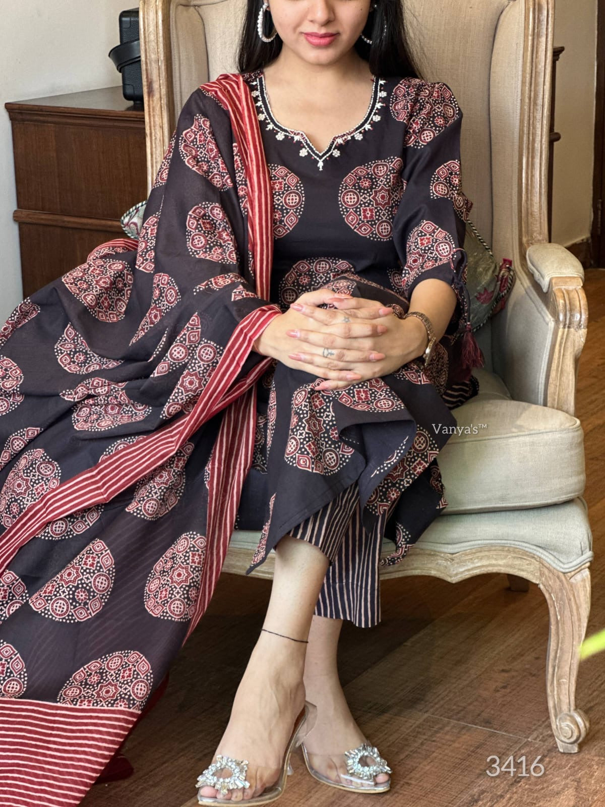 Black embroidery Suit Set
