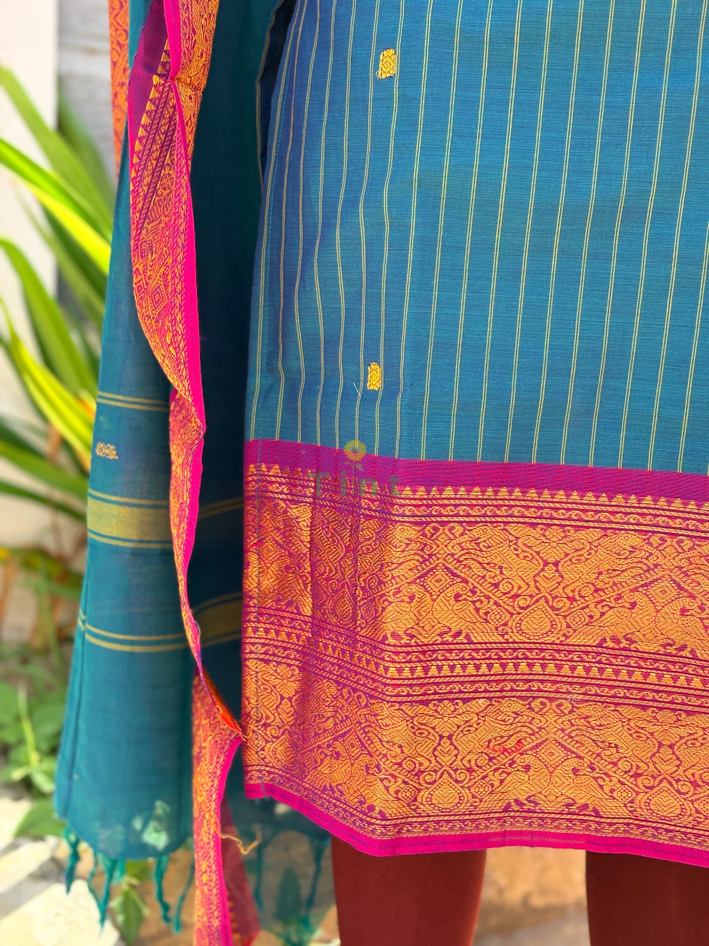 Size XS Peacock & bougainvillea garden