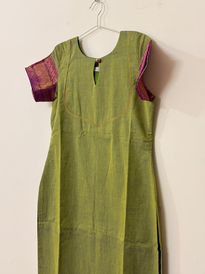 Size XS Lotus courtyard Kurta with Kota dupatta